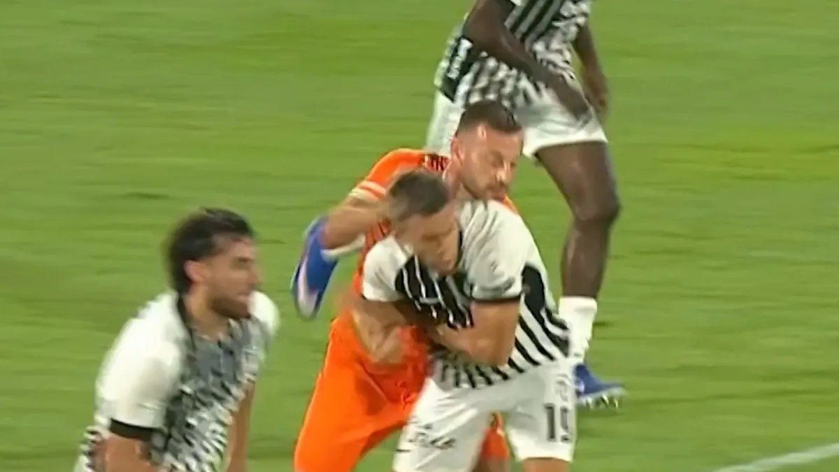 Beşiktaş’tan tartışmalı pozisyona tepki: “2026/2027 sezonu başladı”