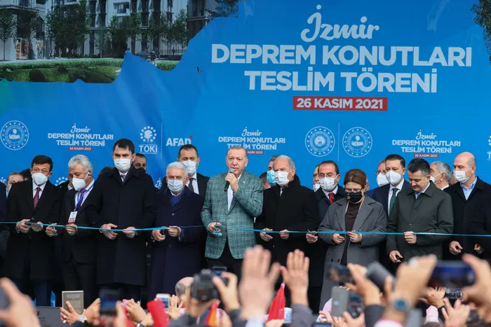 Son dakika: Devlet sözünü tuttu: İzmir’de evler bir yılda teslim! Başkan Erdoğan’dan Deprem Konutları Teslim Töreninde önemli açıklamalar