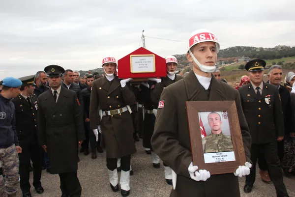 Pençe Kilit şehitlerine veda! Gözyaşları sel oldu