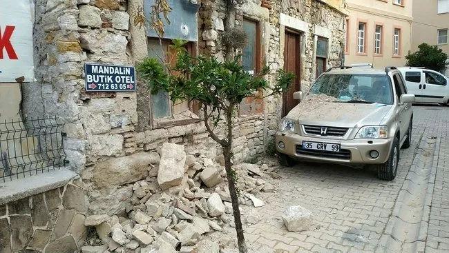 Son dakika! İzmir’de okullar tatil olacak mı? Deprem sonrası İzmir’de yarın okullar tatil mi?