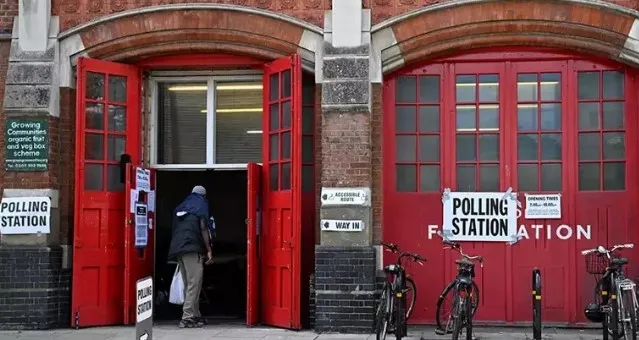 İngiltere’de ana muhalefetteki İşçi Partisi tek başına iktidar oldu