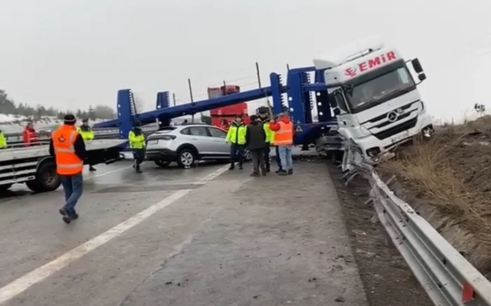 Bağcılar TEM Otoyolu'nda zincirleme trafik kazası - 1