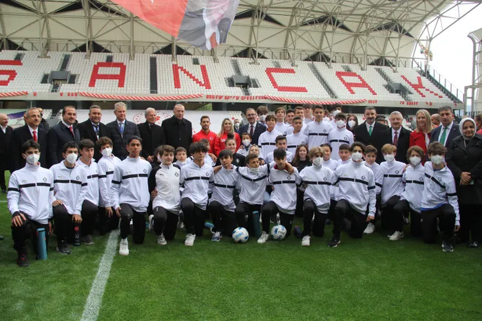 Son dakika: Devlet sözünü tuttu: İzmir’de evler bir yılda teslim! Başkan Erdoğan’dan Deprem Konutları Teslim Töreninde önemli açıklamalar