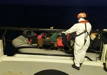 İzmir'de 34 kaçak göçmen yakalandı: Gelen ihbar sonrası ekipler harekete geçti