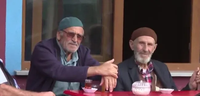 İstanbul’un küçük Trabzon’u: İshaklı Köyü! Bu köyde her şey Bordo-Mavi