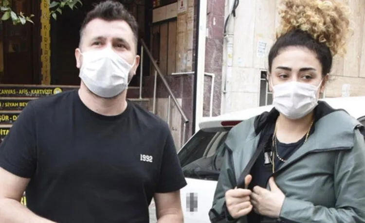 Dilan Citak Denizin Ortasinda Sevgilisiyle Opustu Magazin