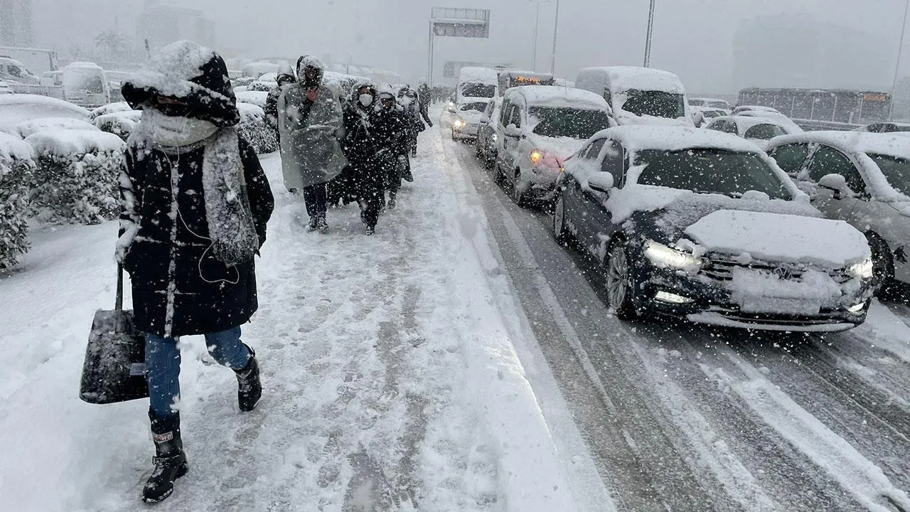 Meteoroloji'den 41 ile sarı kodlu alarm! İstanbul'da beklenen kar başladı