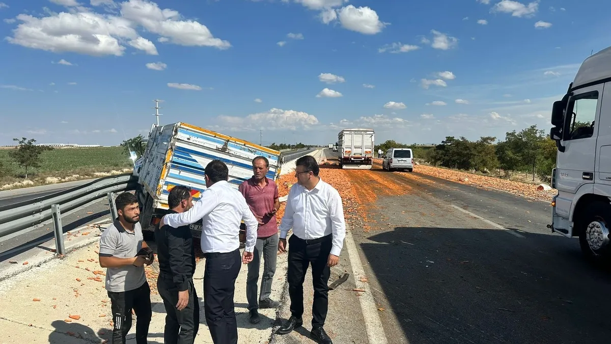 Konya’da kamyon ile TIR çarpıştı: 3 yaralı