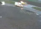Otomobil ile hafif ticari aracın çarpıştığı kaza kamerada