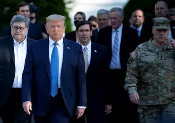 Trump'tan askere talimat: Geri çekilin