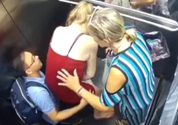 Dünya bu görüntüleri konuşuyor! Asansörde doğum yaptı