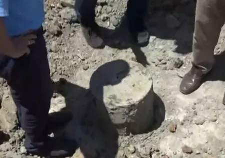 1962 yılında Adana'da tespit edilen doğalgaz kuyuları neden kapatıldı?