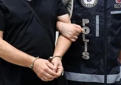 Bursa'da 20 ayrı suç kaydı olan firari çatı arasında kıskıvrak yakalandı