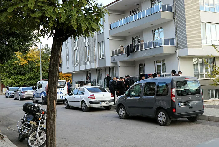 Erzincan'da 8. sınıf öğrencisi babasının beylik tabancasıyla kendisini vurdu - 1