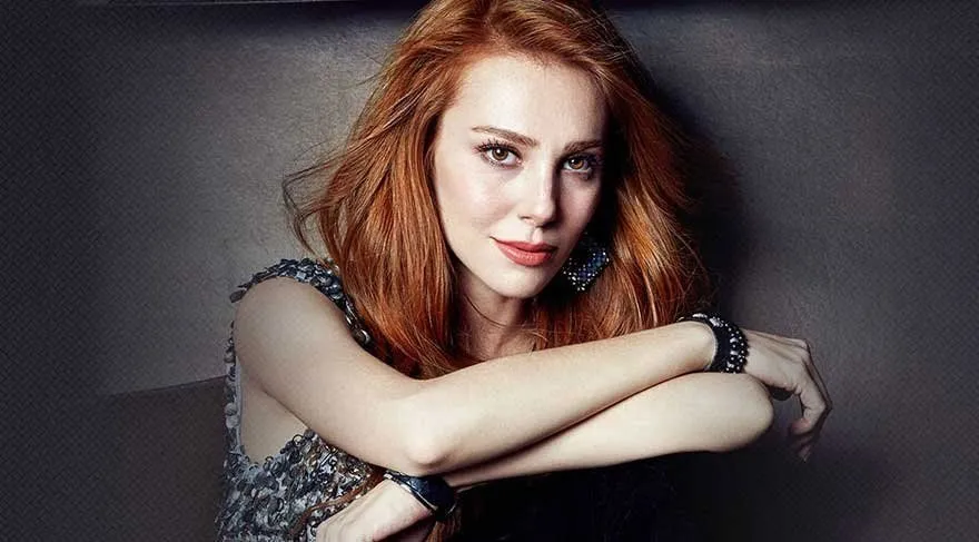 Elcin Sangu Fizigiyle Buyuledi