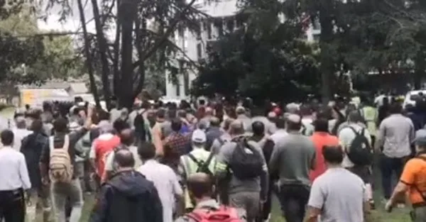 iscinin-hakkini-somuren-chpli-ibb-bunyesindeki-agac-ve-peyzaj-asye-sert-tepki-1662384934200.jpg İşçinin hakkını sömüren CHP'li İBB bünyesindeki Ağaç ve Peyzaj AŞ'ye sert tepki - 2