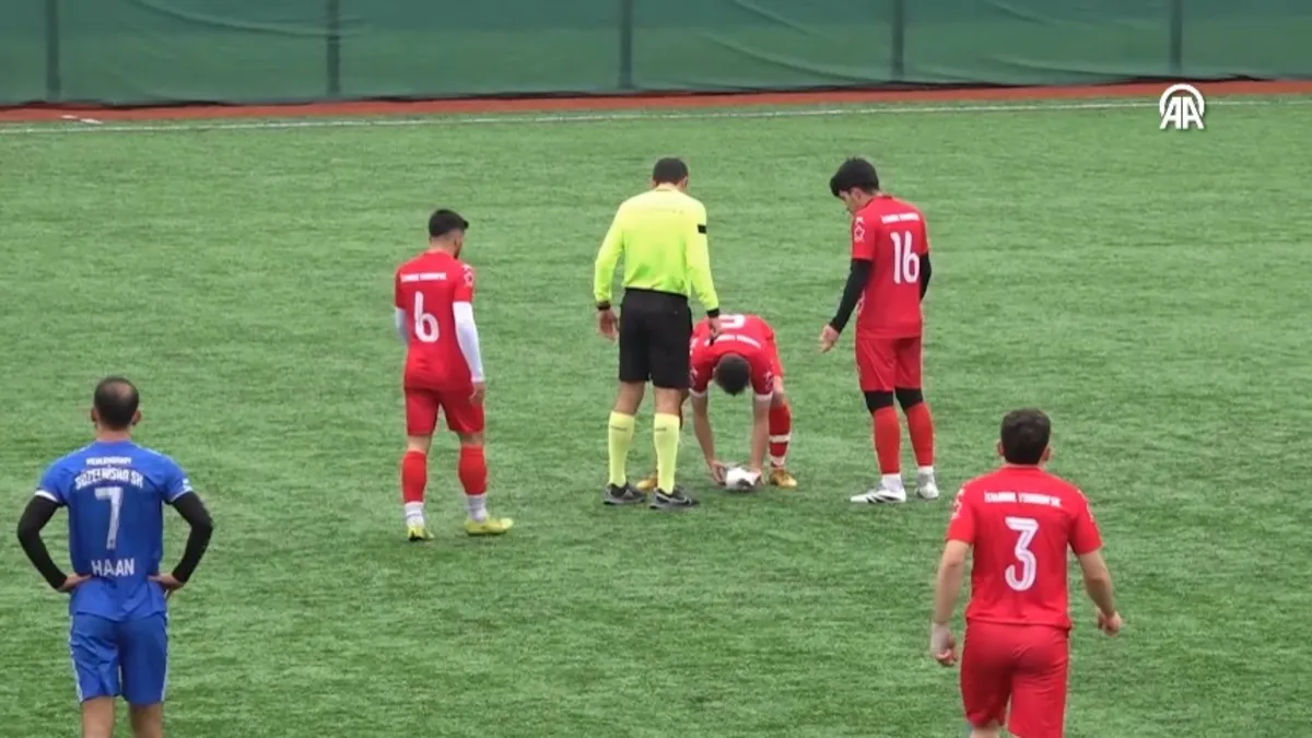 İstanbul’da maçta filmleri aratmayan anlar! Topun çarptığı martı kalp masajıyla hayata döndü