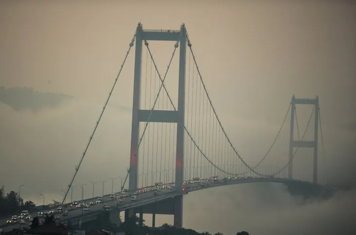 İstanbul’a sis çöktü! Göz gözü görmedi! İşte o görüntüler