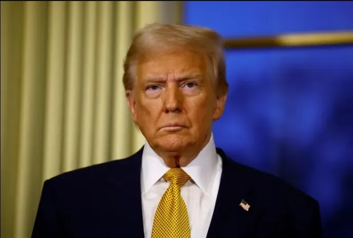 iste-trumpin-milyon-dolarlik-ukrayna-plani-yeni-versay-mi-belgeler-ortaya-cikti-zelenskiy-darda-1739871891329.jpg Trump'ın hazırladığı anlaşma taslağına göre Zelenkiy'nin elinde yalnızca iki seçenek bulunuyor. (AA)