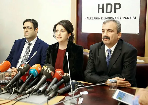 HDP’den Kandil itirafı: Adaylarımızı onlar belirliyor | Teröristbaşı Öcalan not almış