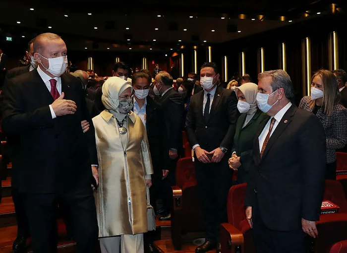 Başkan Erdoğan: İstiklal Marşı etrafında kenetlenmeliyiz