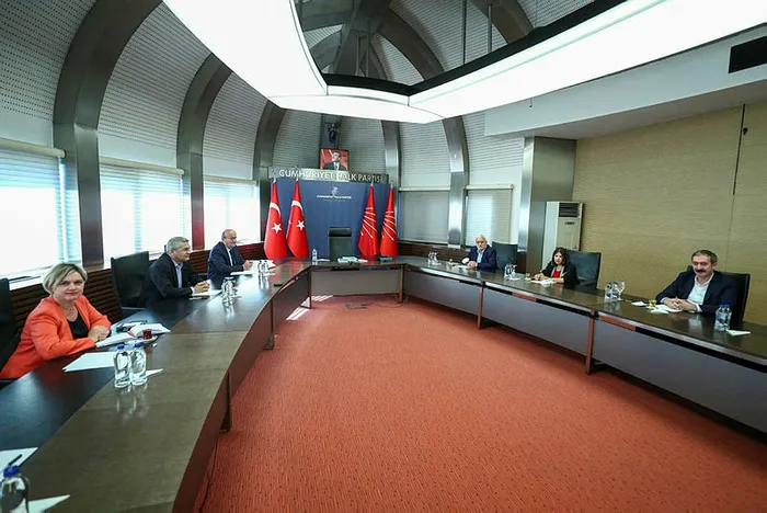 HDP’den CHP’ye Demokrasi Tutum Belgesi ziyareti! Kemal Kılıçdaroğlu değerli buluyoruz demişti...