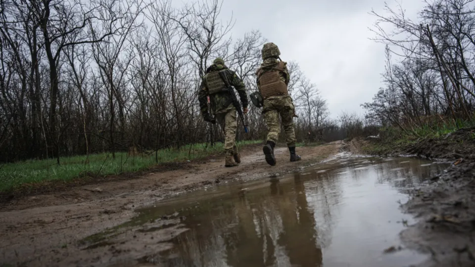 Askerler Donbas'ta konuşlanıyor! Rusya-Ukrayna savaşından sıcak görüntüler