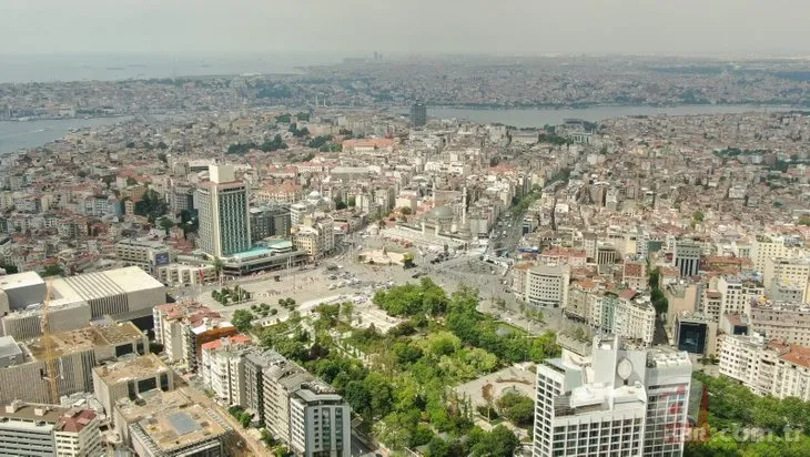 Vatandaşlar ilk namaz için Taksim Camii’nde!