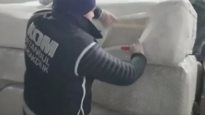 Son dakika: İstanbul’da 12 ton kaçak tütün ele geçirildi! Değeri 16 milyon lira