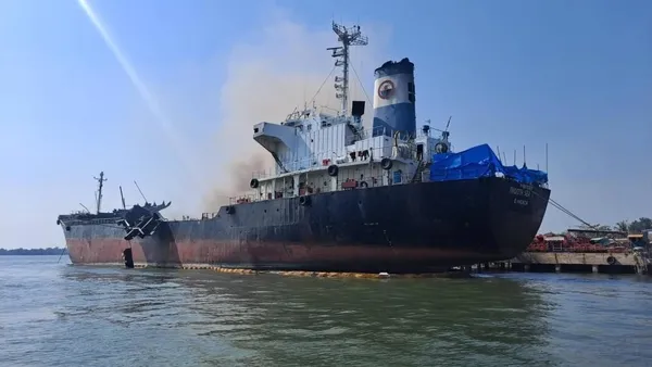 Tayland’da bir gemide petrol tankeri patladı! 1 kişinin öldüğü kazanın görüntüleri gündem oldu