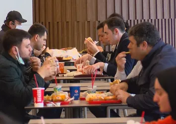 Restoran, lokantalar ve kafeler açıldı! AVM'lerin yemek katları doldu taştı
