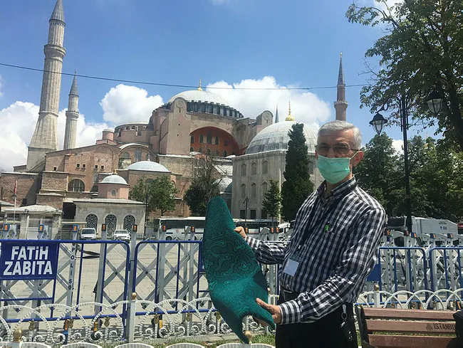 Başkan Erdoğan seçti! Ayasofya'nın halıları seriliyor - 2