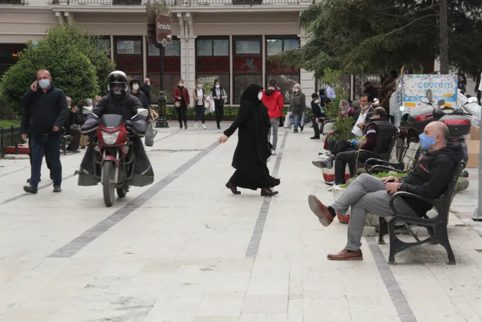 Son dakika: Bu fotoğraf bugün Samsun'da çekildi! Yasağın ardından sokaklar doldu taştı - 1
