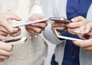 Kadınlar erkeklerden daha fazla telefonsuz kalabiliyor