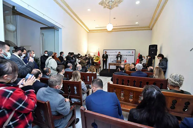 Beyoğlu’nda 10 Kasım’a anlamlı sergi: Özel pullar ilk kez sergilendi