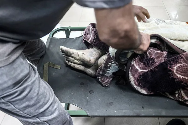 Terör devleti İsrail Gazze’de 400’den fazla noktayı vurdu