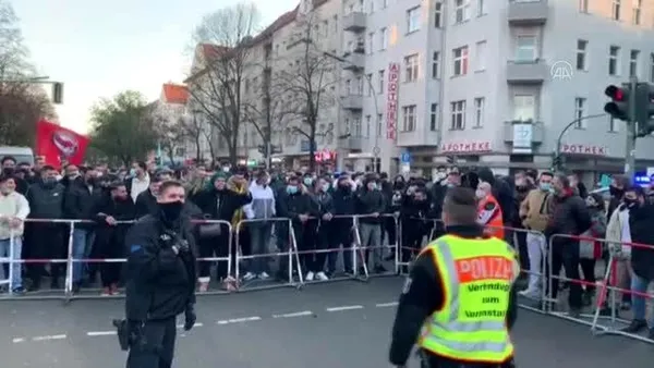 Kur'an-ı Kerim yakmak isteyen Danimarkalı Rasmus Paludan'a Berlin'de protesto - 2