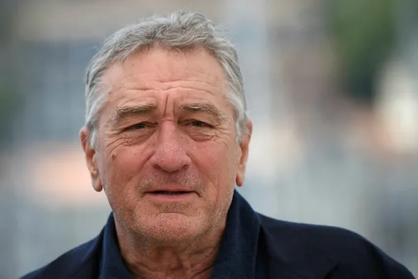Robert De Niro'nun restoranında şüpheli paket alarmı - 1