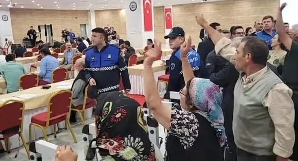 CHP’li Muğla Büyükşehir Belediyesi’nden halka büyük zorbalık! Köylüler darp edilerek salondan çıkarıldı