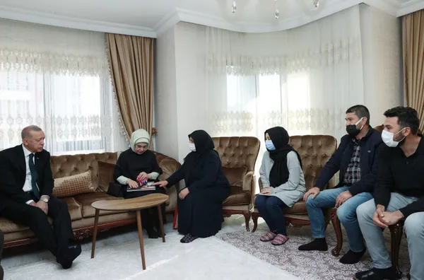 Son dakika: Başkan Erdoğan samuray kılıcıyla katledilen Başak Cengiz’in ailesini ziyaret etti