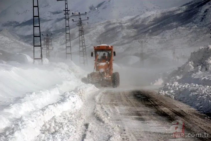 Tunceli’de kar yağışı ve tipi hayatı olumsuz etkiledi