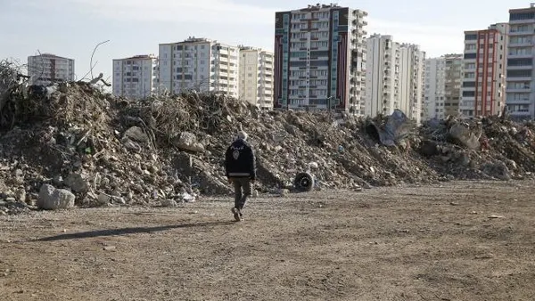 deprem-bolgesindeki-4-il-polisler-icin-sark-hizmeti-bolgesine-dahil-edildi-1677410218148.jpeg Deprem bölgesindeki 4 il polisler için 'şark hizmeti' bölgesine dahil edildi - 3