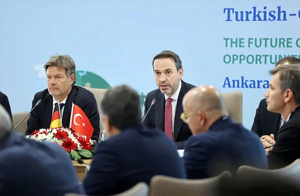 turk-alman-enerji-forumunda-bakan-alparslan-bayraktardan-onemli-aciklamalar-1698401587037.jpg Türk-Alman Enerji Forumu! Bakan Alparslan Bayraktar'dan açıklama: Türkiye’ye yatırım yapmaya davet ediyoruz - 6