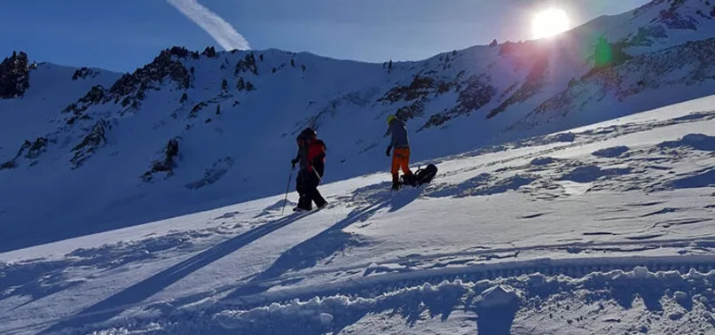 Erciyes'te mahsur kalan 2 dağcı kurtarıldı