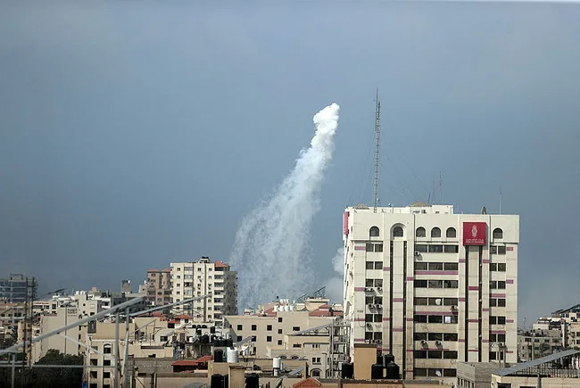 İsrail sivillere fosfor bombası attı! Savaş suçu işleyen İsrail’i kim durduracak?