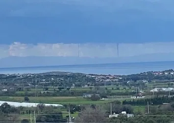 İzmir’de korkutan görüntü! Aynı anda 8 hortum oluştu