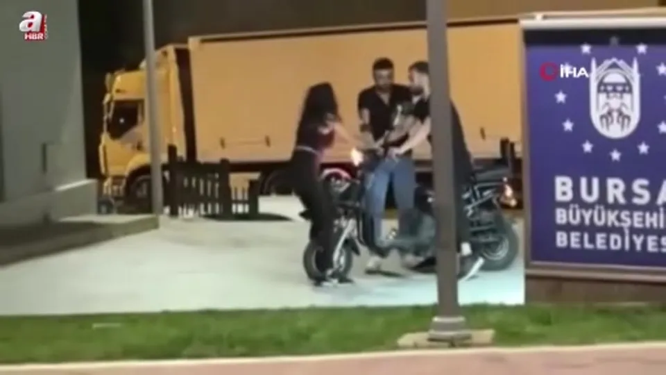 Alkollü kız ortalığı birbirine kattı