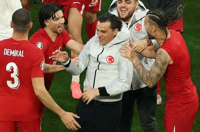 baskan-erdogandan-a-milli-futbol-takimina-tebrik-telefonu-ardanin-attigi-gol-de-dort-dortluk-bir-goldu-1718743250793.jpeg Başkan Erdoğan'dan A Milli Futbol Takımı'na tebrik telefonu: Arda'nın attığı gol de dört dörtlük bir goldü - 7