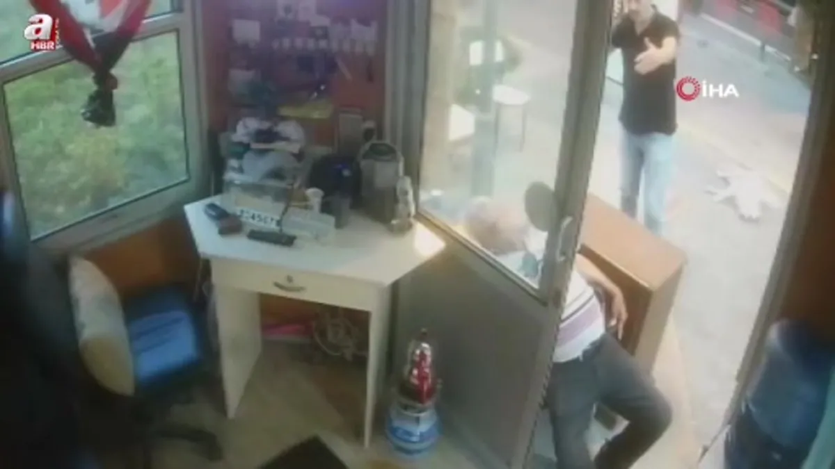 İzmir'de fenalaşan arkadaşına müdahale etti ikisi de kalp krizinden öldü