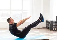 Mekikten daha etkili! Tek egzersizle karın, kalça ve dengeyi güçlendirin